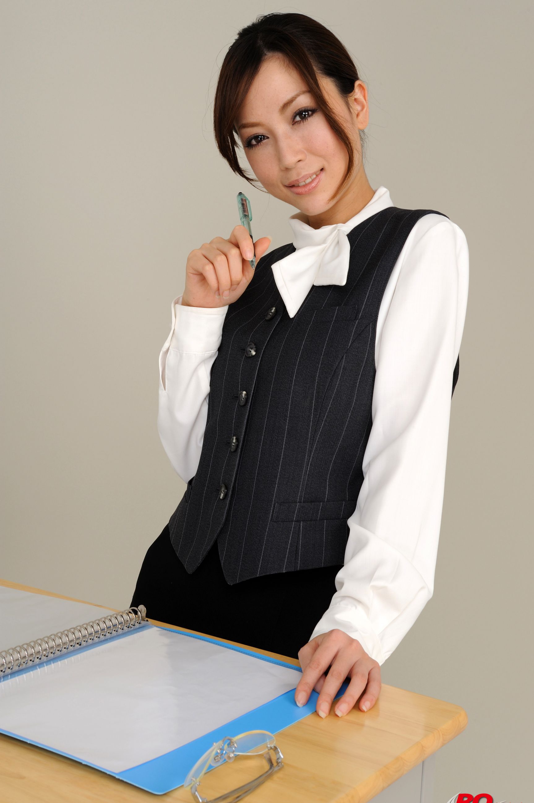 [RQ-STAR] NO.00117 Mayu Ohya 大矢真夕 Office Lady 写真集