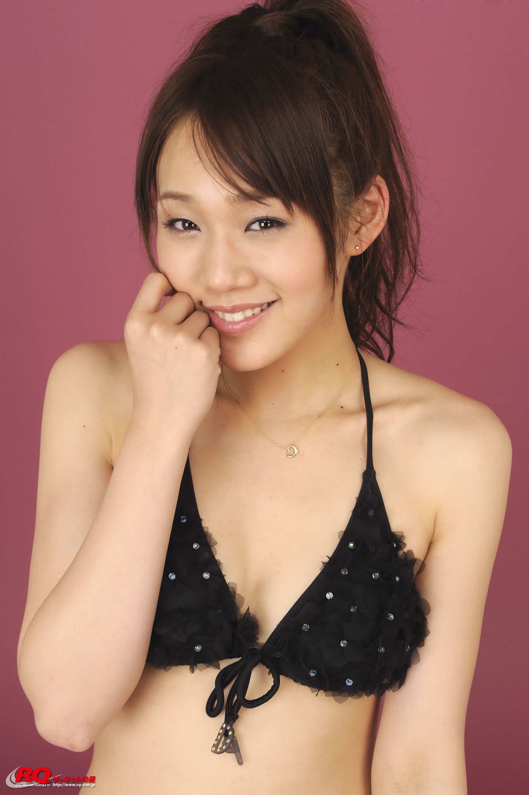 [RQ-STAR] NO.00126 Reina Fuchiwaki 淵脇レイナ Swim Suits – Black 写真集