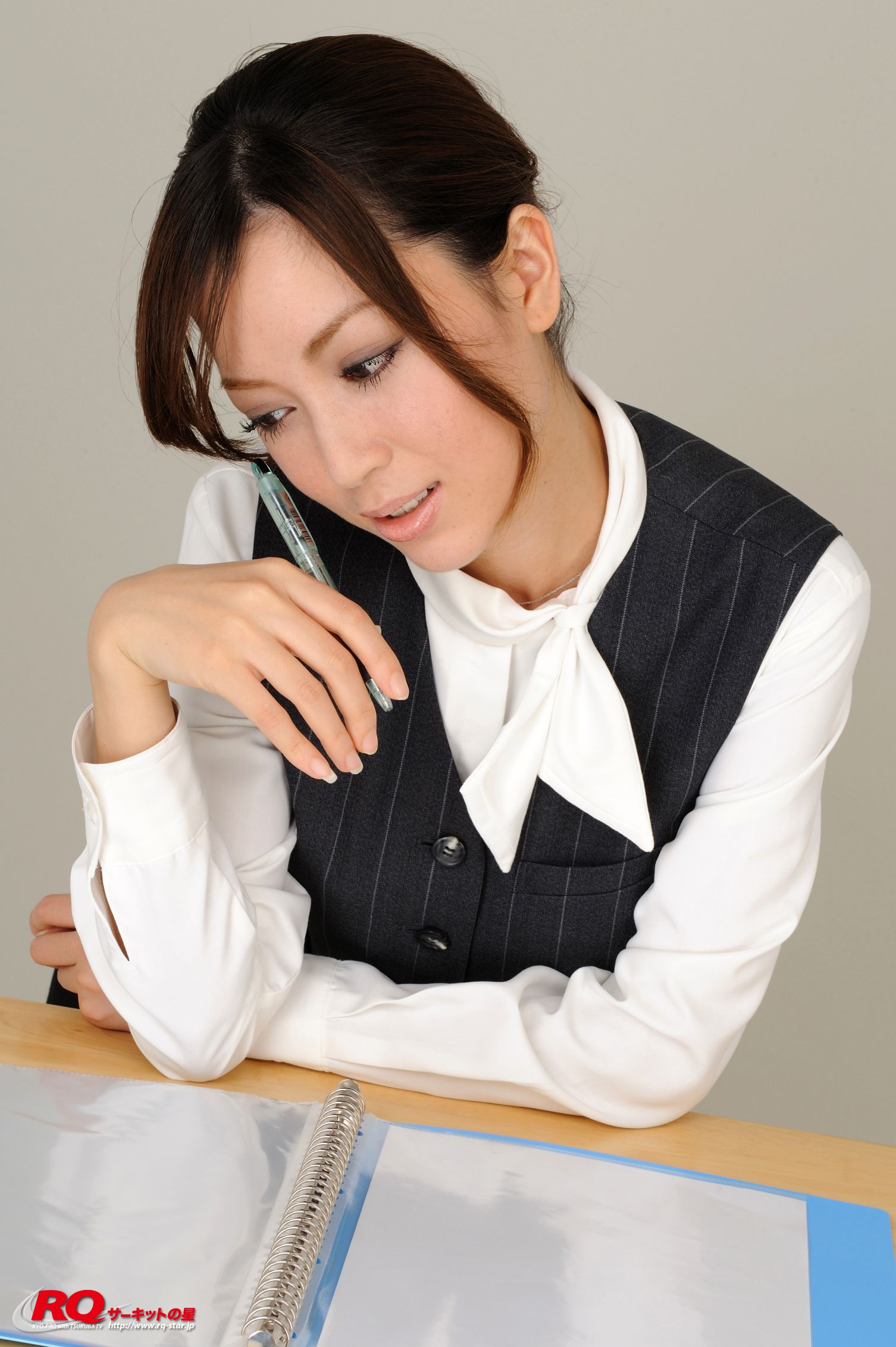 [RQ-STAR] NO.00117 Mayu Ohya 大矢真夕 Office Lady 写真集