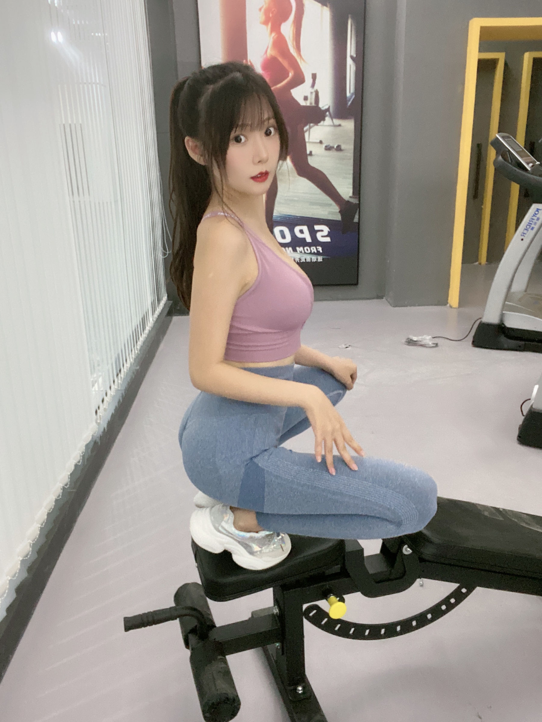 [福利COS] 香草喵露露写真 - 小露乱撞 瑜伽服自拍