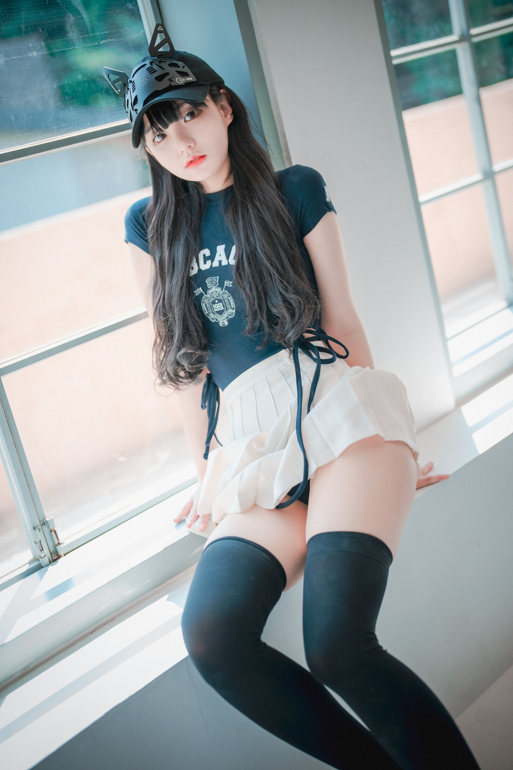 [DJAWA]  Jeong Jenny - Classic Athletic Girl in Navy Blue